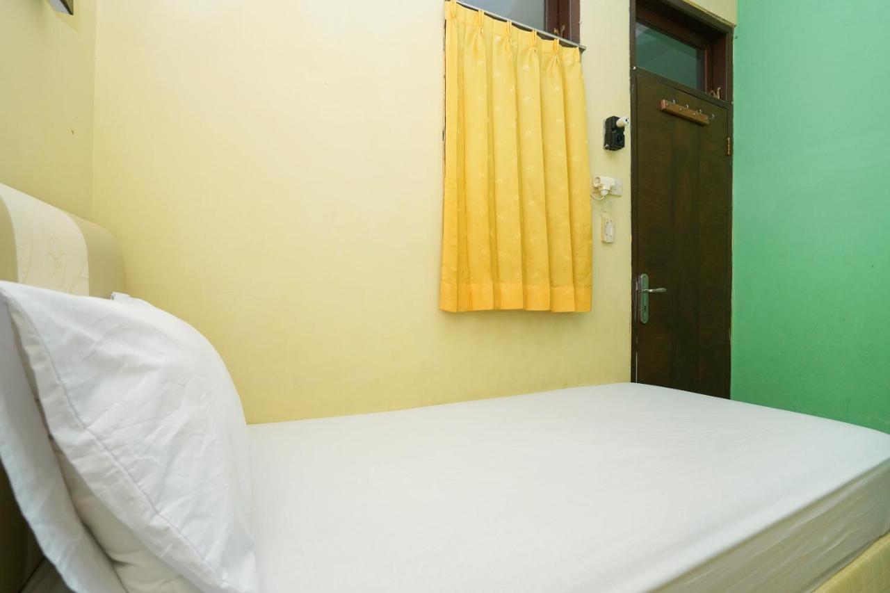 Oyo Life 2905 Kost Semampir Tengah Near Rsu Premier Surabaya Kota Surabaya Hotel Exterior photo